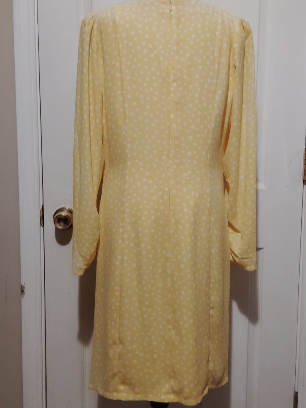 VNT Mod X yellow Elegant Polka dot Ruched ruffle Midi dress women's Size Large - Picture 3 of 4